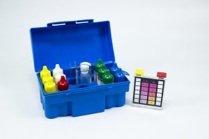 Kit colorimétrico ideal para determinar cloro, pH y parámetros del Índice de Langelier en piscinas